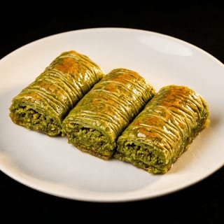 Pistachio Roll Baklava (3 Pieces)